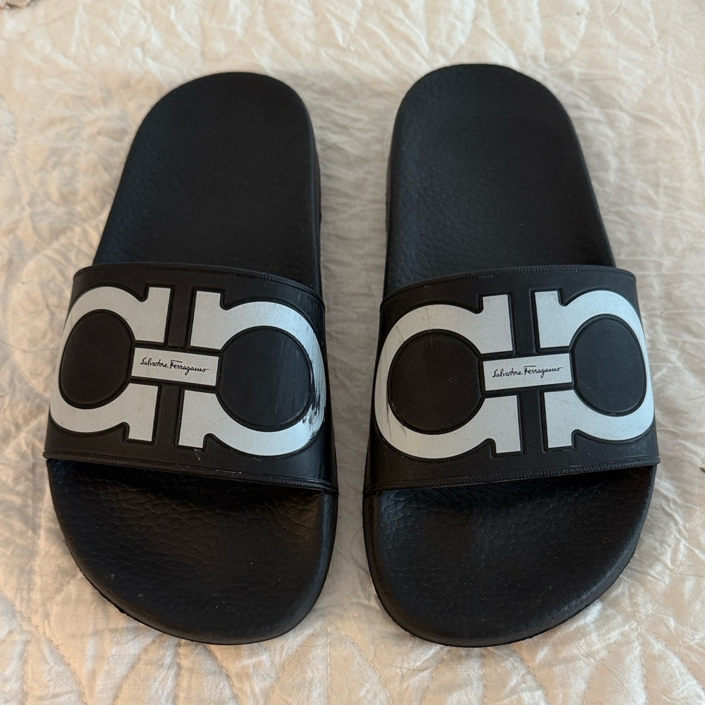 Salvatore Ferragamo Black and White Logo Slides
